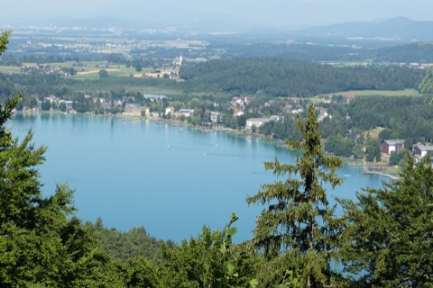 Blick vom Georgiberg auf den Klopeiner See, im Hintergrund St. Kanzian