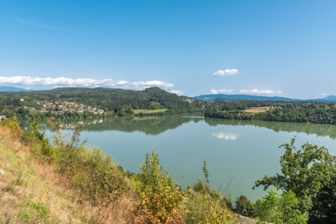 Der Völkermarkter Stausee an der Drau bei Völkermarkt