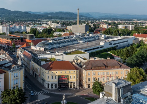 Blick von oben auf die City Arkaden am Heuplatz in Klagenfurt