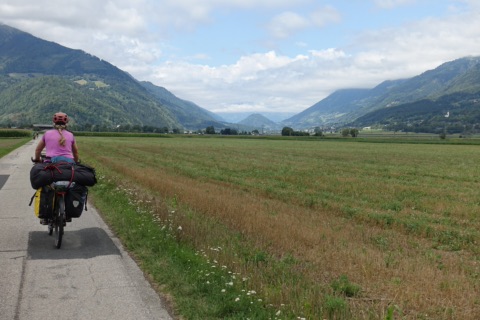 Drauradweg im Oberen Drautal bei Berg im Drautal mit Blick auf den Danielsberg