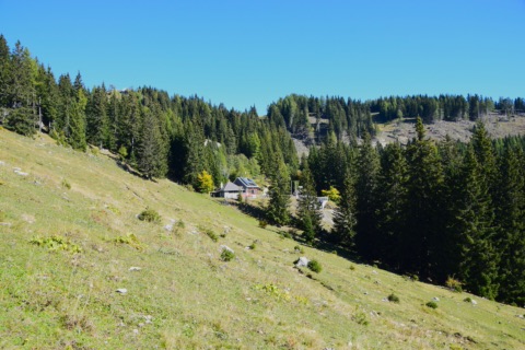 Blick von Südwesten auf die Eisenkappler Hütte am Obir