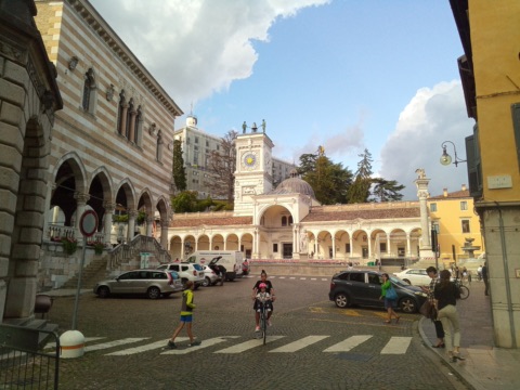 Piazza della Libertà in Udine mit Loggia del Lionello und Uhrturm