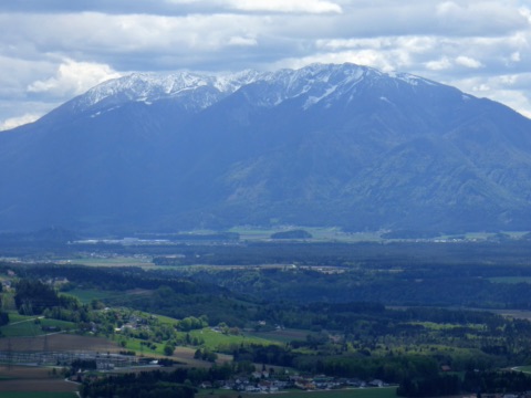 Blick über das Jauntal zum Petzen-Massiv
