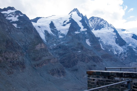 Blick von der Kaiser-Franz-Josefs-Höhe auf den Großglockner und die Gletscher