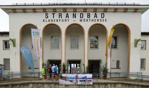 Strandbad Klagenfurt am Metnitzstrand mit Blick über den Wörthersee