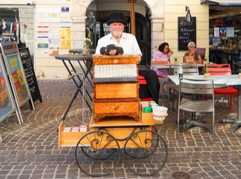 Drehorgelspieler beim Altstadtzauber in der Klagenfurter Altstadt