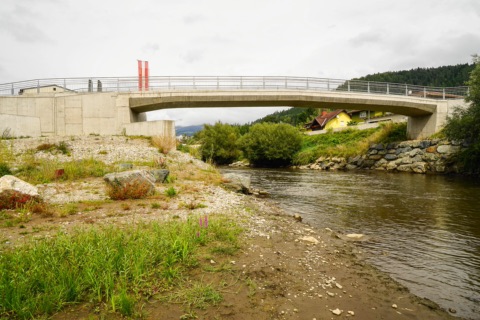 Brücke und Radweg über die Lavant bei Lavamünd