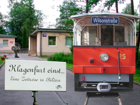 Roter historischer Straßenbahnwagen Nr. 25 der Lendcanaltramway vor dem Museumsgebäude Wilsonstraße 37 in Klagenfurt