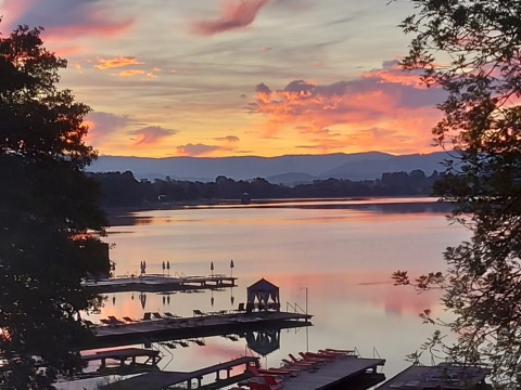 Klopeiner See bei Sonnenaufgang, Blick von Seelach