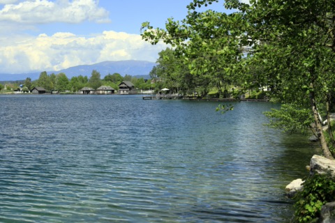 Blick vom Uferweg am Südufer über den Klopeiner See