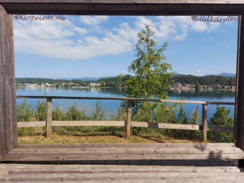 Blick über den Klopeiner See vom Fotopoint am Südufer