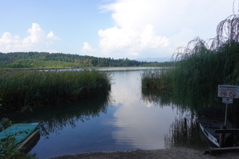 Der Kleinsee bei Seelach in St. Kanzian, an dem das Hotel Mori liegt