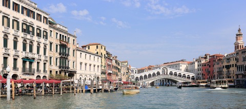 Canal Grande mit der Rialtobrücke in Venedig