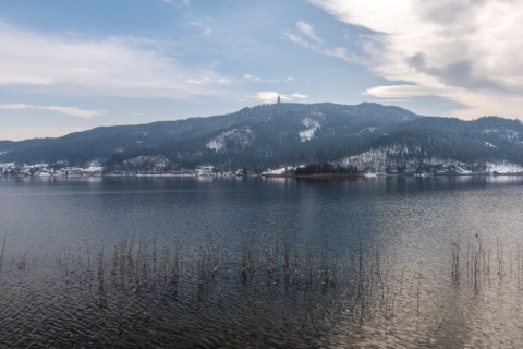 Blick vom Landspitz in Pörtschach über den Wörthersee zum Pyramidenkogel